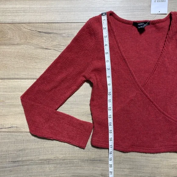 Forever 21 Womens Cropped Long‎ Sleeve Faux Wrap Top Size Large Red - Picture 3 of 9